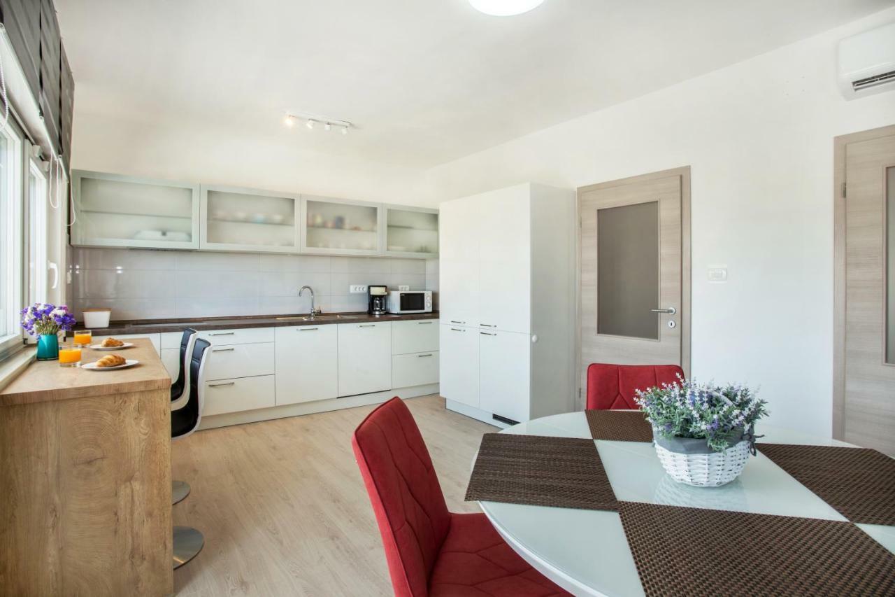 Ac Apartment With 2 Bedrooms And 2 Bathrooms-Free Private Parking Split Exterior foto